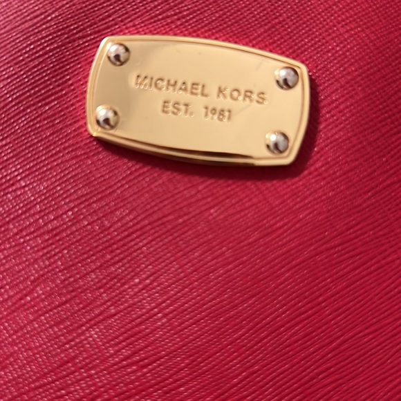 MK CROSSBODY BAG IN excellent condition - Picture 9 of 9